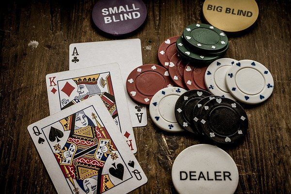 ポーカーオンラインの時給を最大化する方法
